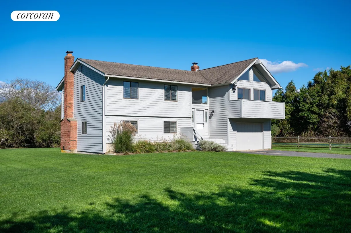 The Hamptons Real Estate | View 18 Sandpiper Lane | 5 Beds, 3 Baths