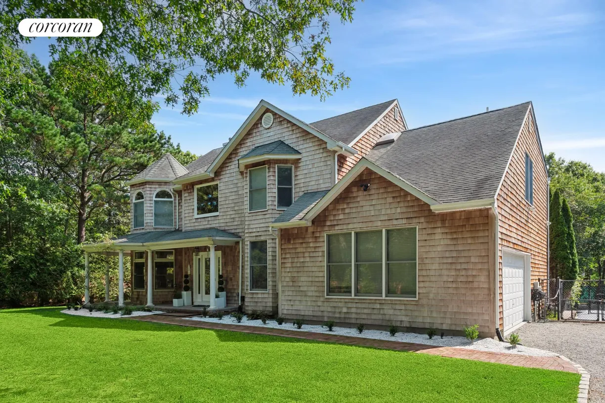 The Hamptons Real Estate | View 1 Candace Drive | 4 Beds, 5 Baths