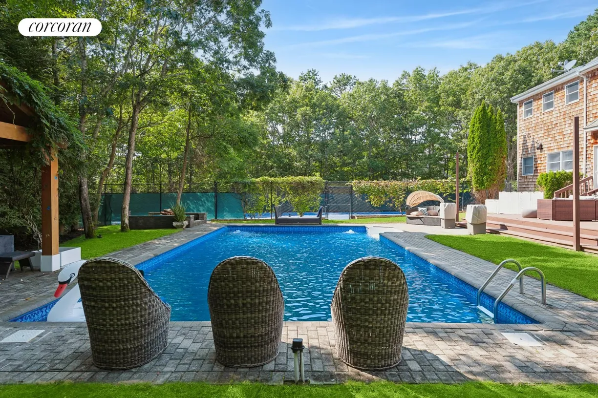 The Hamptons Real Estate | View 1 Candace Drive | room 1