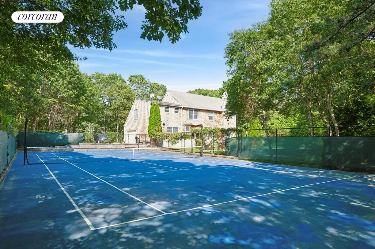 The Hamptons Real Estate | View 1 Candace Drive | room 2