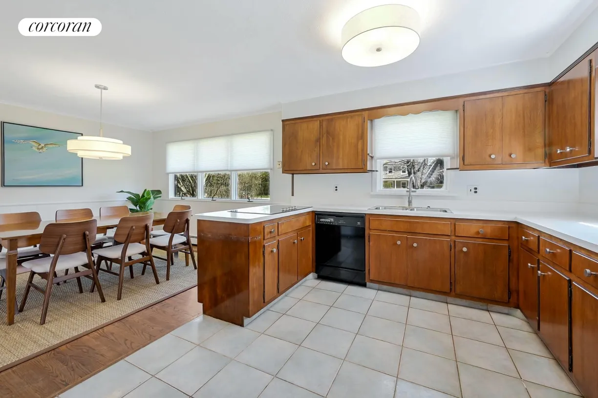 The Hamptons Real Estate | View 51 Gansett Lane | room 1