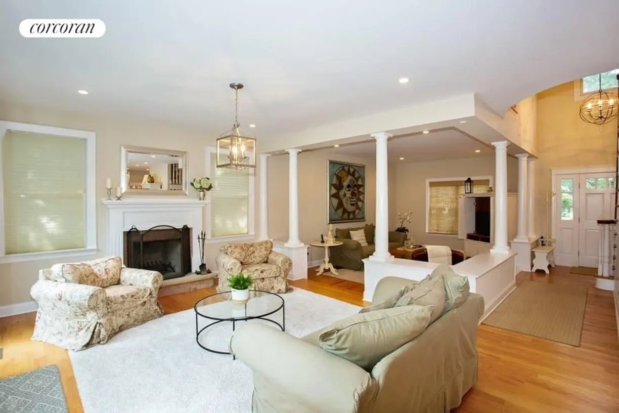 The Hamptons Real Estate | View 8 Rivers Road | room 1