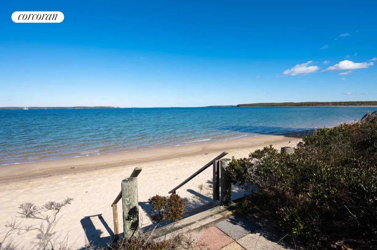 The Hamptons Real Estate | View 15 Terry Drive | room 2