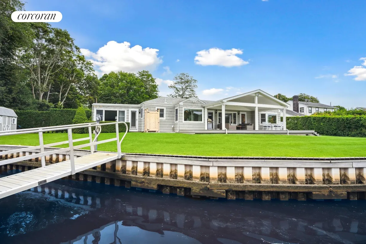 The Hamptons Real Estate | View 19 Bishop Avenue | 3 Beds, 2 Baths
