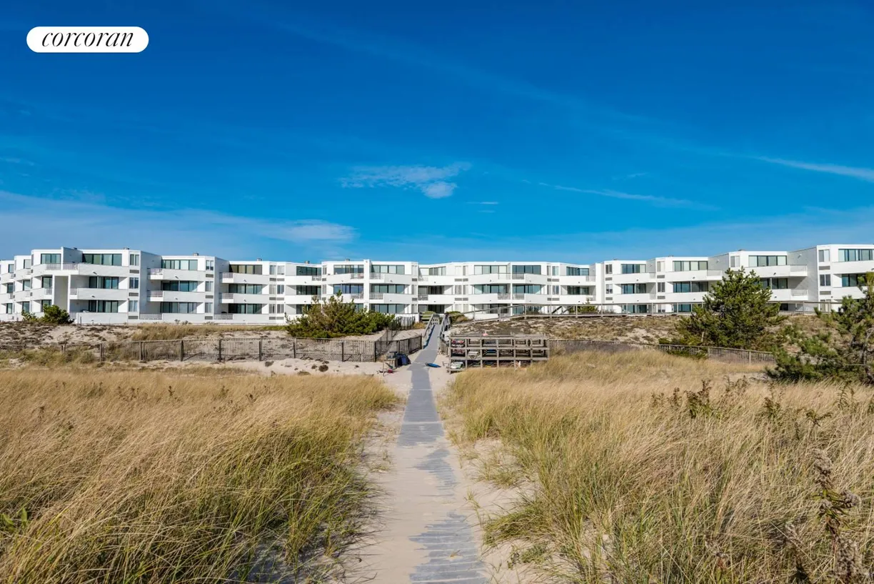 The Hamptons Real Estate | View  | 2 Beds, 2 Baths