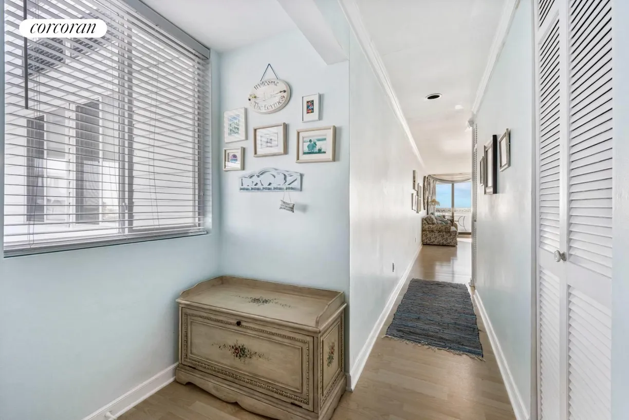The Hamptons Real Estate | View  | Entry