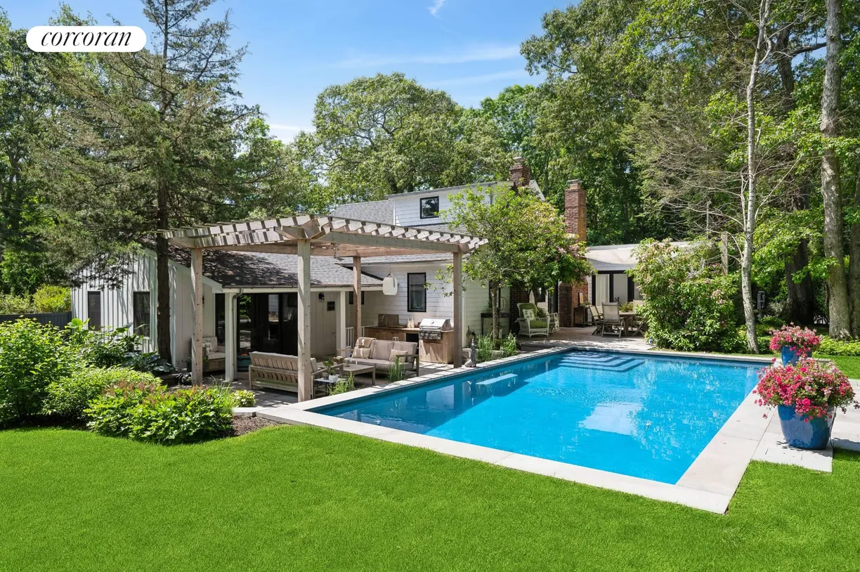 The Hamptons Real Estate | View 44 Jesse Halsey Lane | room 1