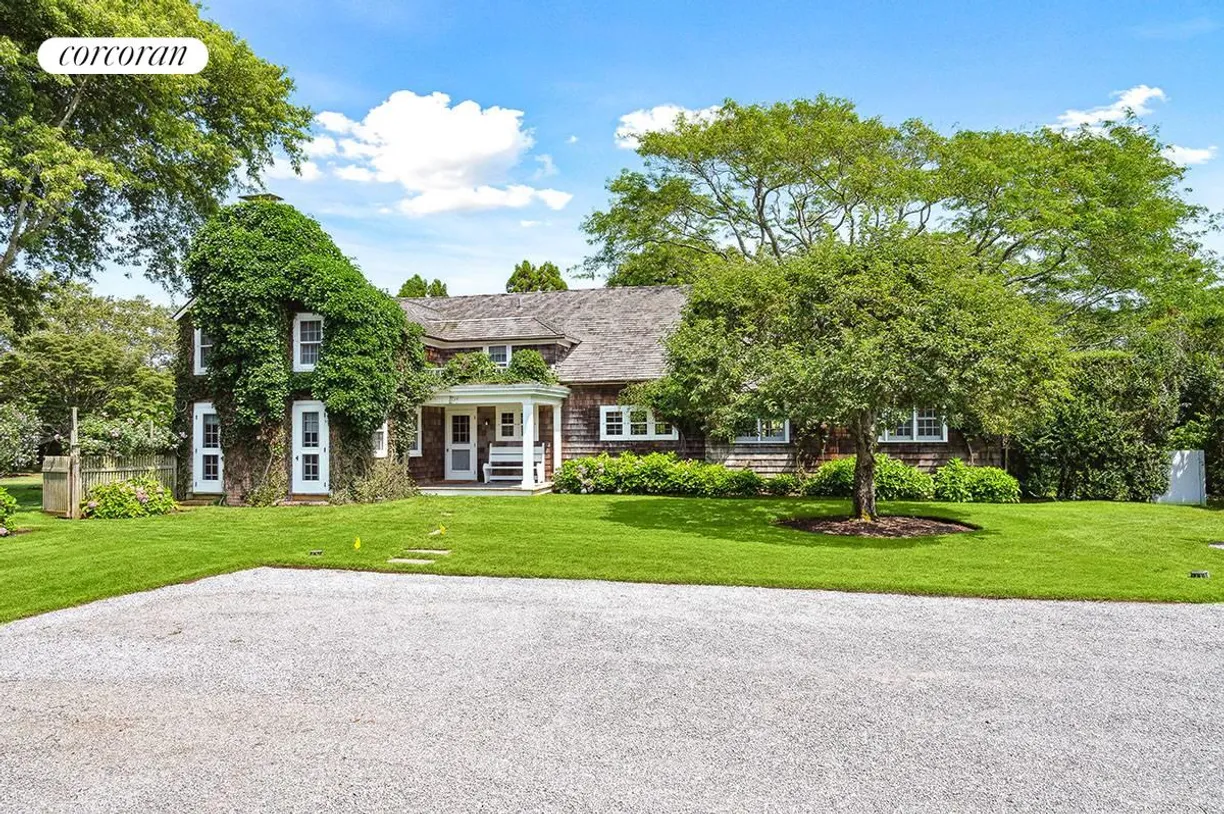 The Hamptons Real Estate | View 115 Apaquogue Road | room 1