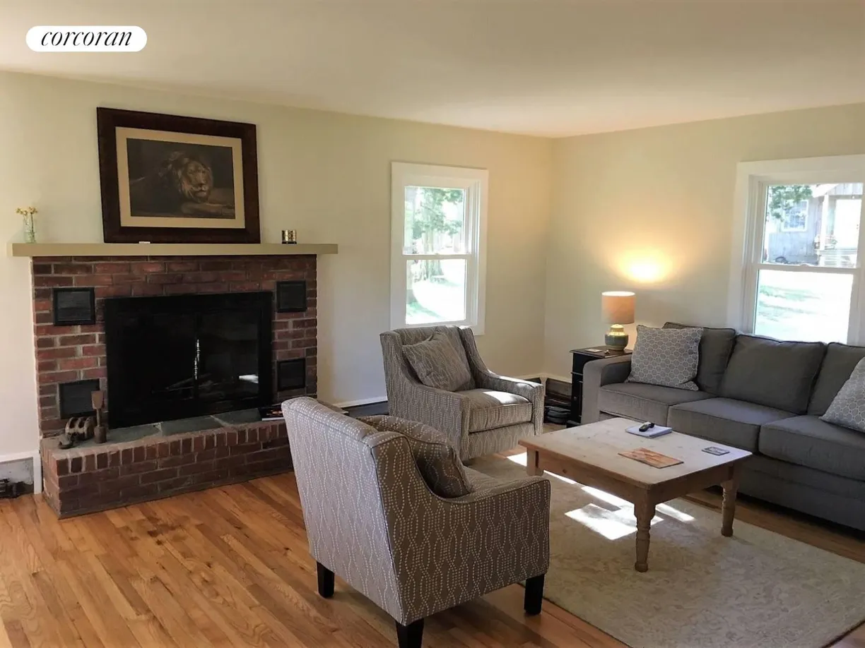 The Hamptons Real Estate | View 12 West Thomas Street | room 1