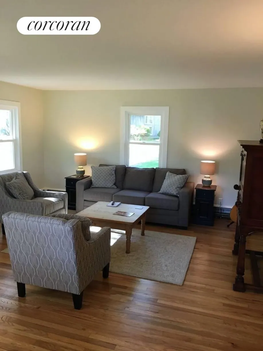 The Hamptons Real Estate | View 12 West Thomas Street | room 2