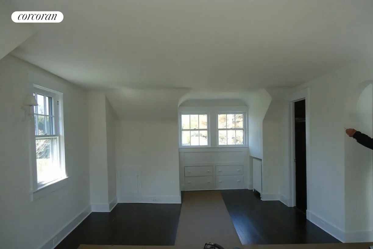 The Hamptons Real Estate | View 32 Toylsome Place | room 2