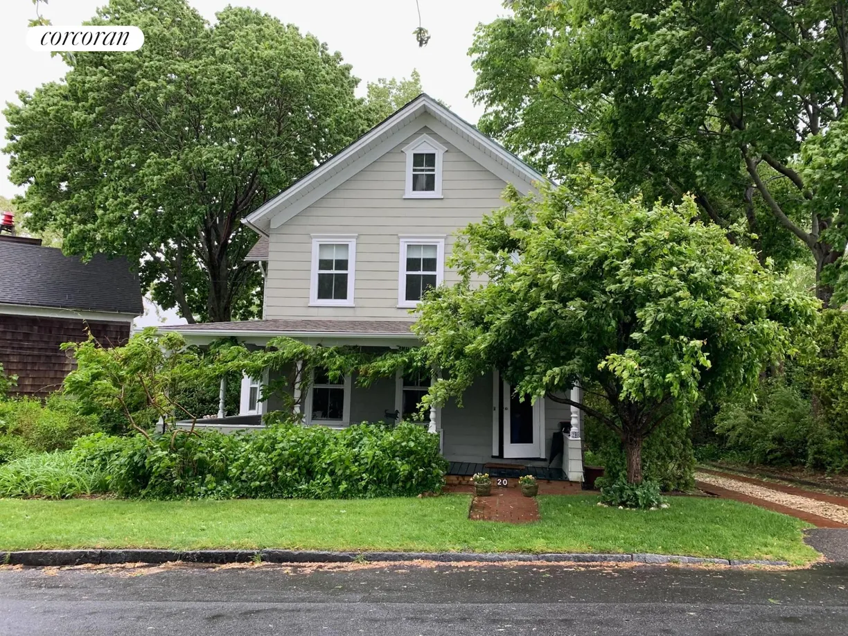 The Hamptons Real Estate | View 20 Elizabeth Street | 3 Beds, 2 Baths