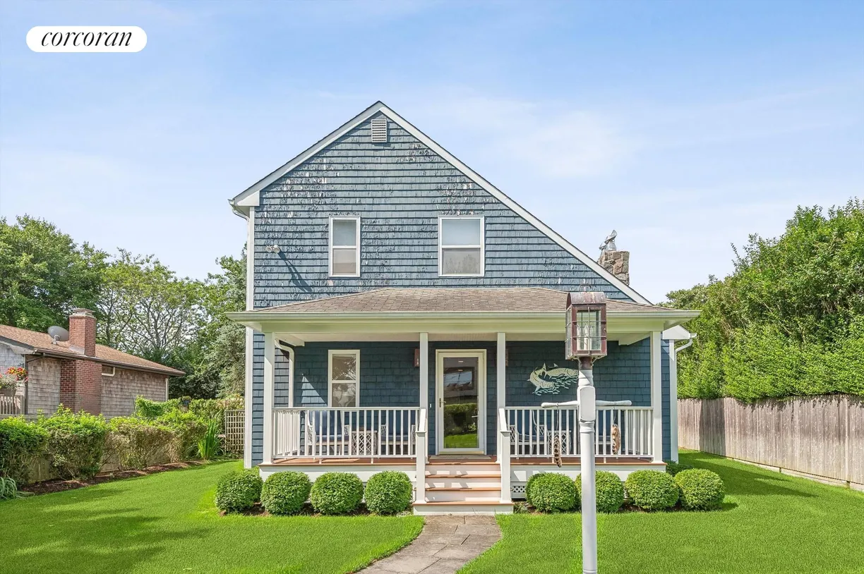 The Hamptons Real Estate | View 10 Flagg Avenue | 4 Beds, 2 Baths