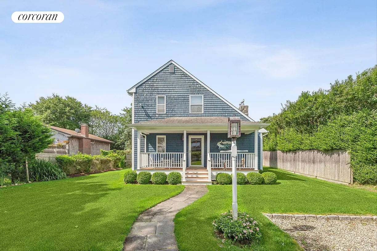 The Hamptons Real Estate | View 10 Flagg Avenue | room 2