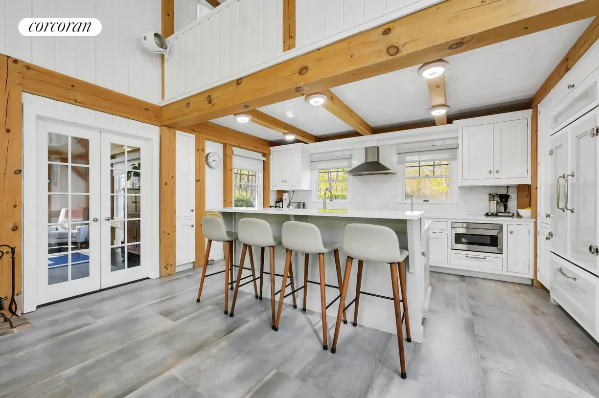 The Hamptons Real Estate | View 78 Northview Hills Court | room 2