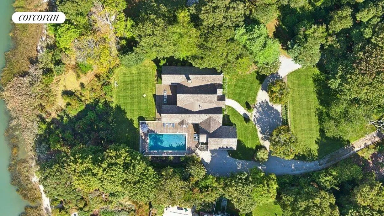 The Hamptons Real Estate | View 21 Shrubland Road | room 2