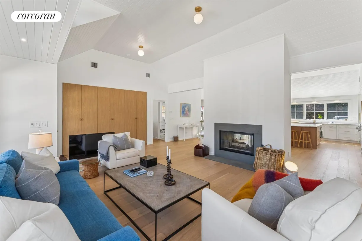 The Hamptons Real Estate | View 25 Lamb Avenue | room 1