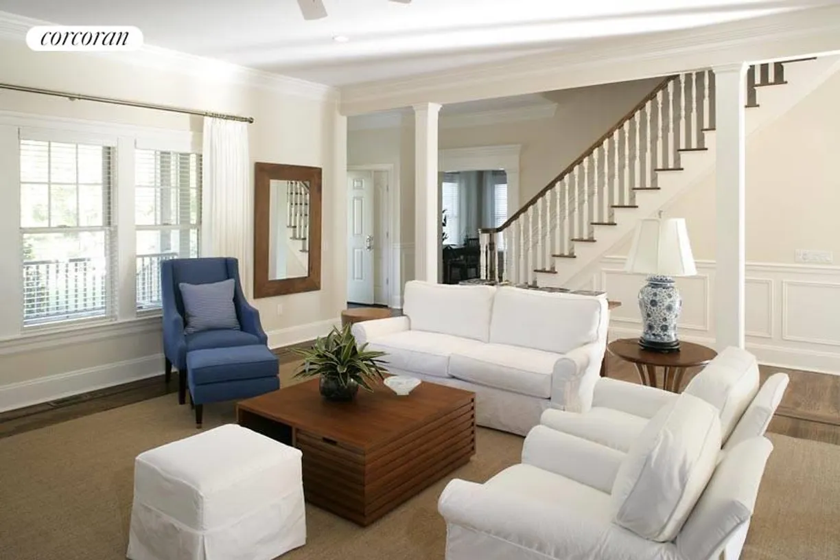 The Hamptons Real Estate | View  | room 1