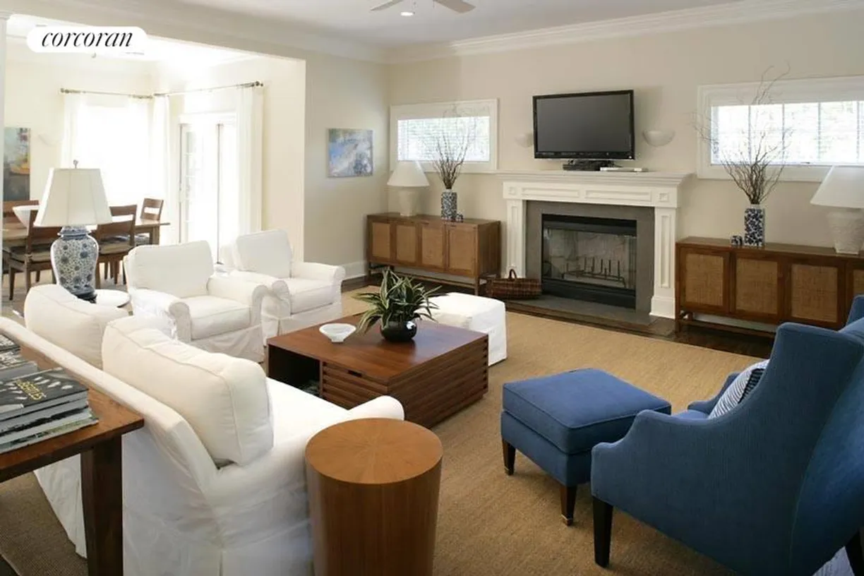 The Hamptons Real Estate | View  | room 2