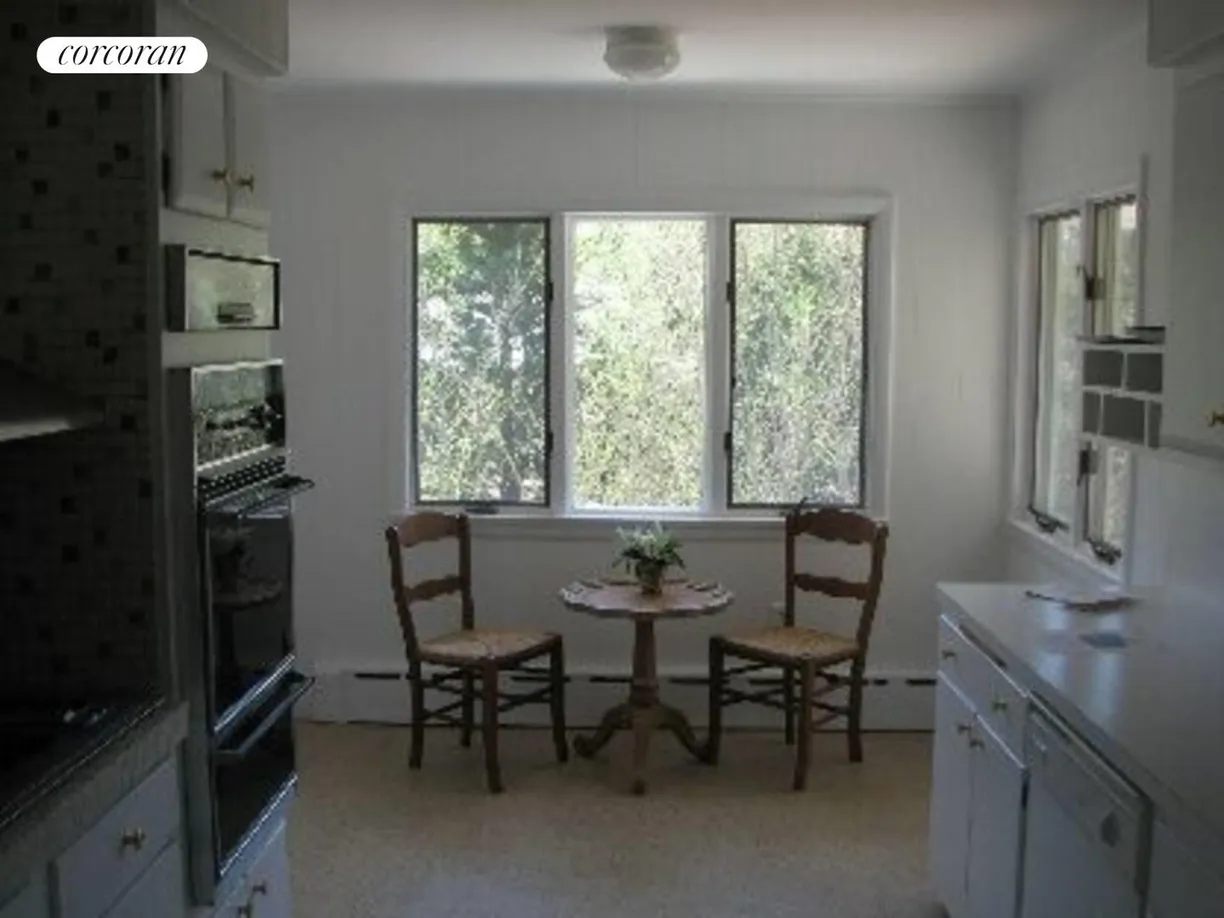 The Hamptons Real Estate | View 6 Scotts Landing Road | room 2
