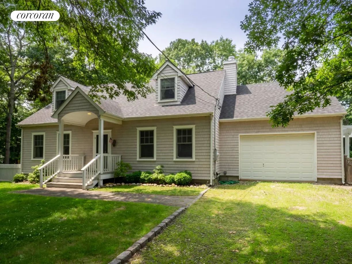 The Hamptons Real Estate | View 19 Lafayette Place | 4 Beds, 2 Baths