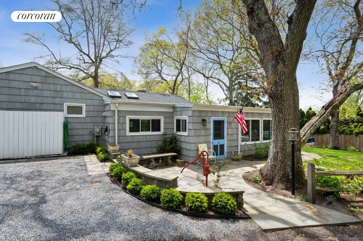 The Hamptons Real Estate | View 90 Bay Street | 4 Beds, 3 Baths