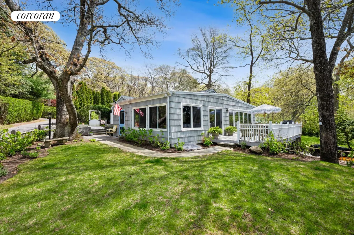 The Hamptons Real Estate | View 90 Bay Street | room 2