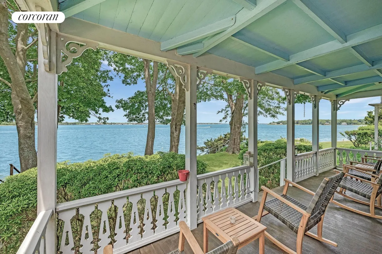 The Hamptons Real Estate | View 6 Summerfield Place | Stunning  Porch