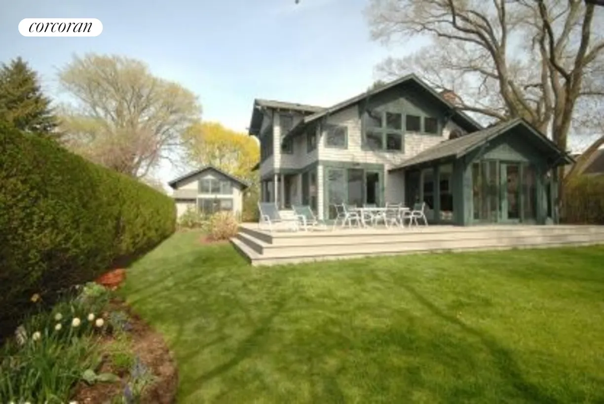 The Hamptons Real Estate | View 4 Bay Avenue | 5 Beds, 4 Baths