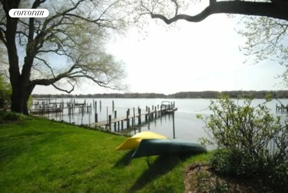 The Hamptons Real Estate | View 4 Bay Avenue | room 1