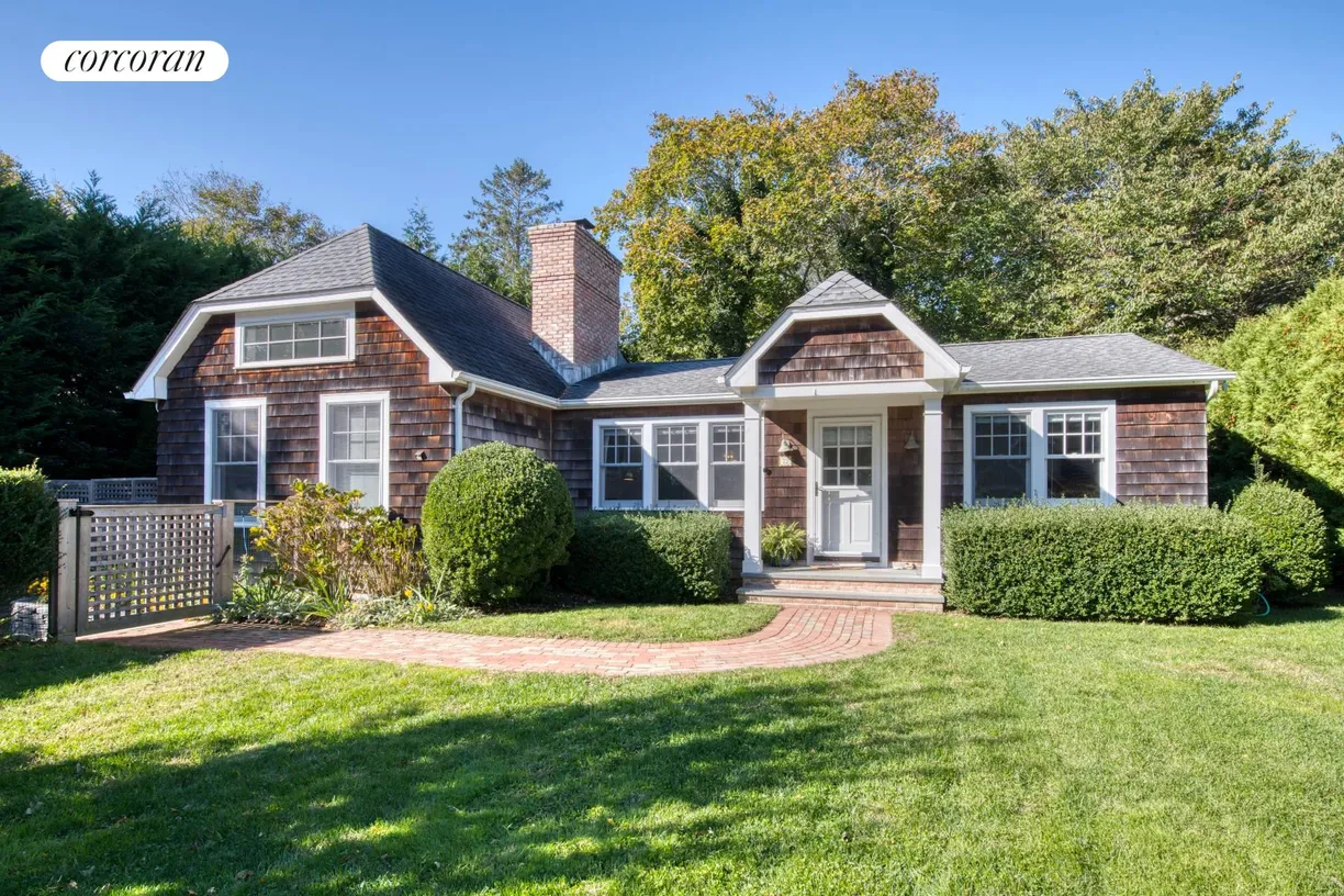 The Hamptons Real Estate | View 79 Miller Lane East | 3 Beds, 2 Baths