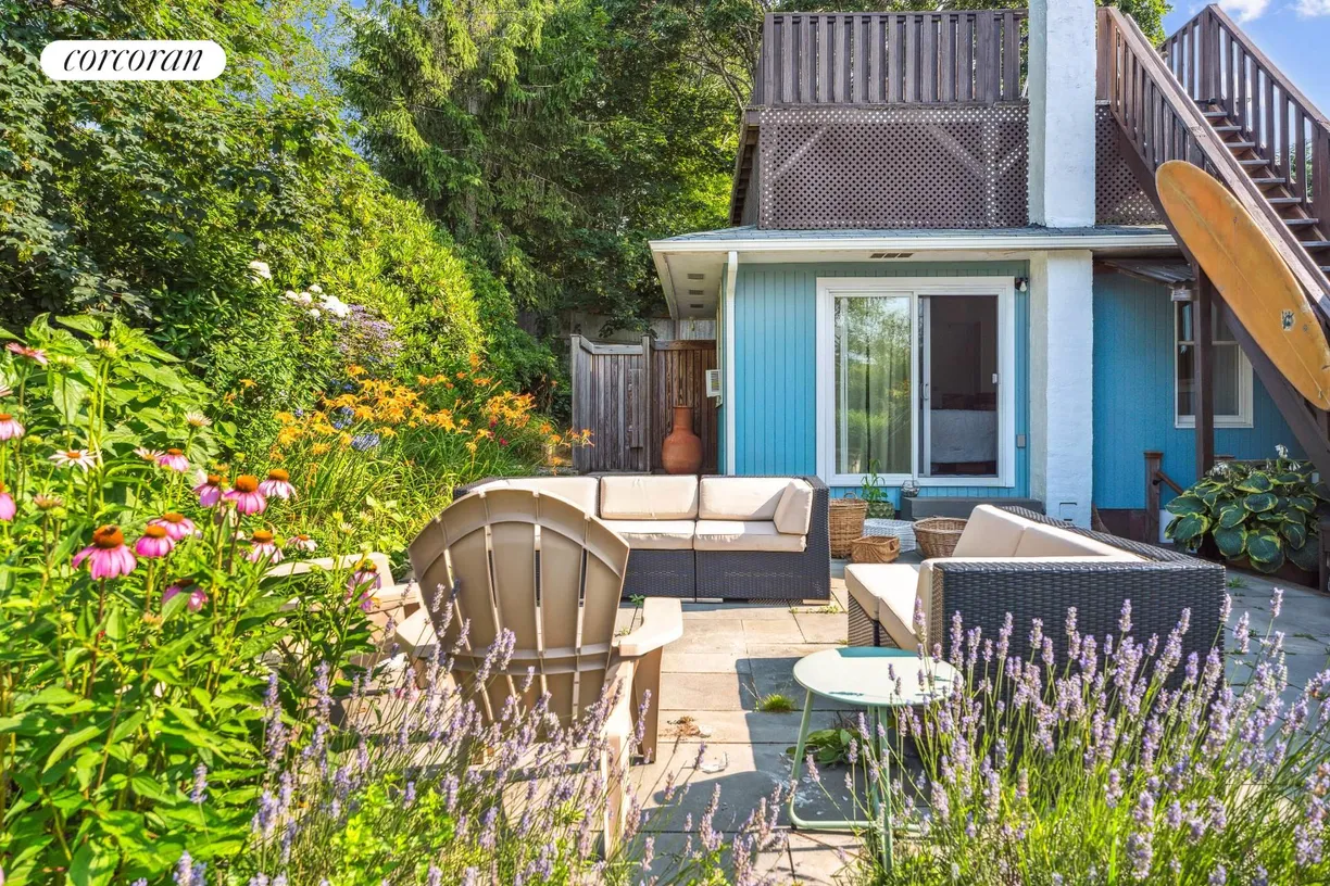 The Hamptons Real Estate | View 75 Bryan Road | room 1