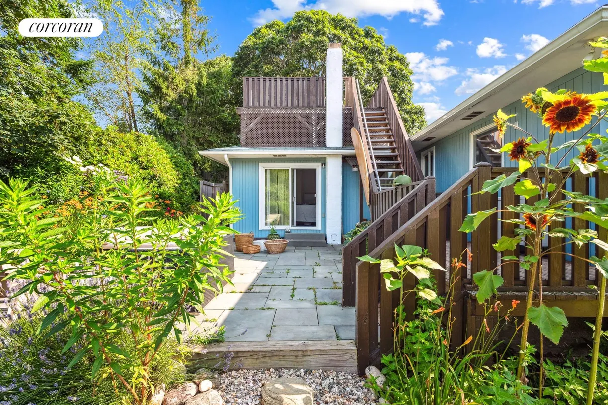 The Hamptons Real Estate | View 75 Bryan Road | room 2