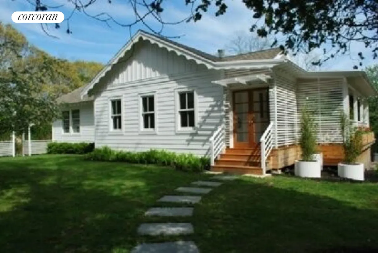 The Hamptons Real Estate | View 17 Stearns Point Road | room 1