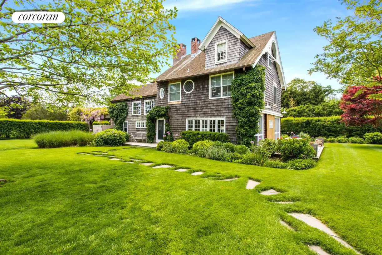 The Hamptons Real Estate | View 114 Wainscott Main Street | 3 Beds, 2 Baths