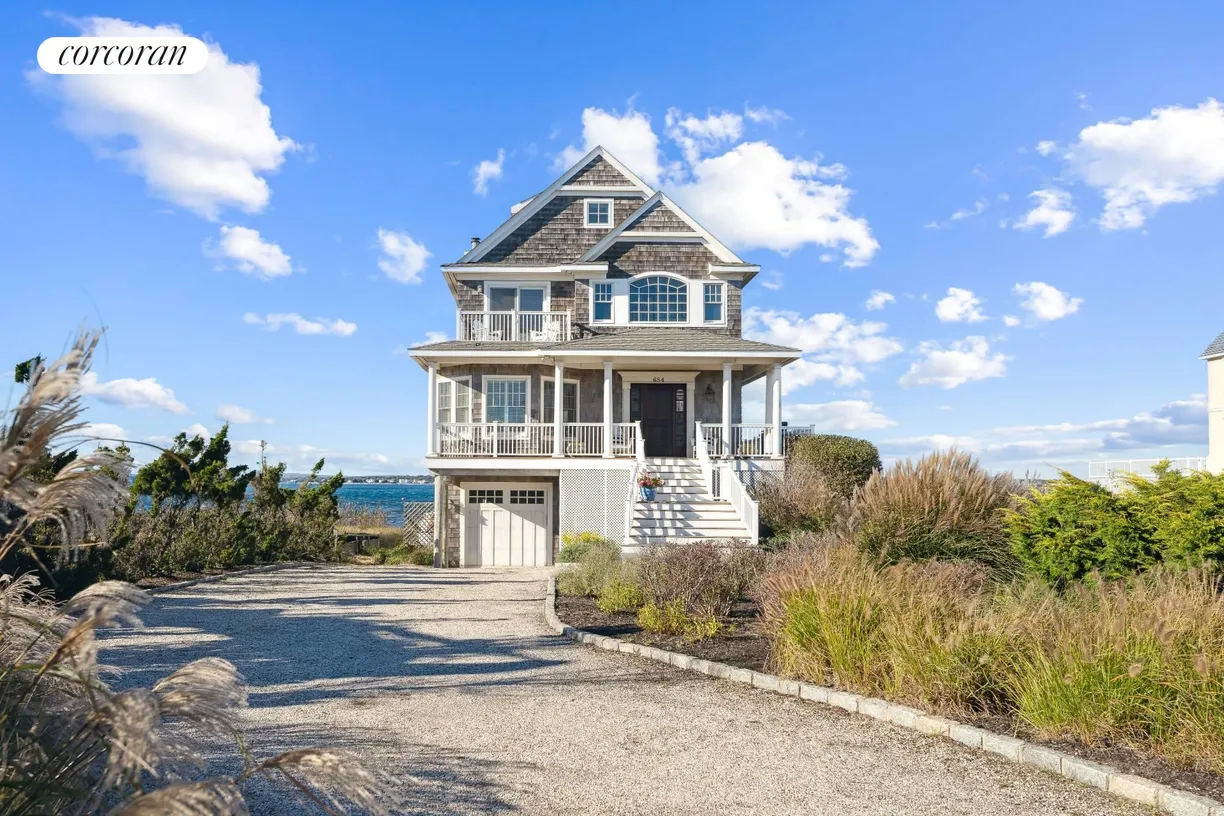 The Hamptons Real Estate | View  | 5 Beds, 6 Baths