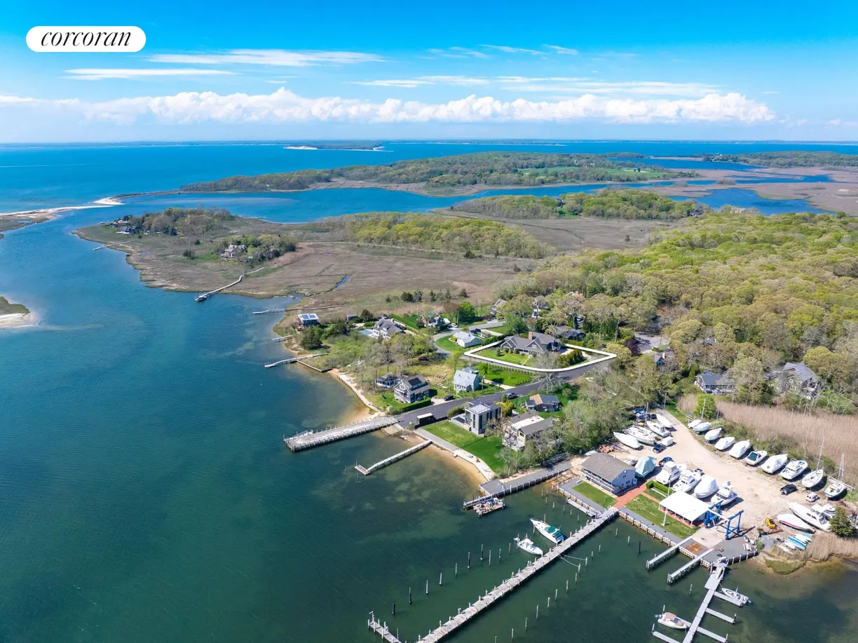 The Hamptons Real Estate | View 32 W Neck Circle | 4 Beds, 5 Baths