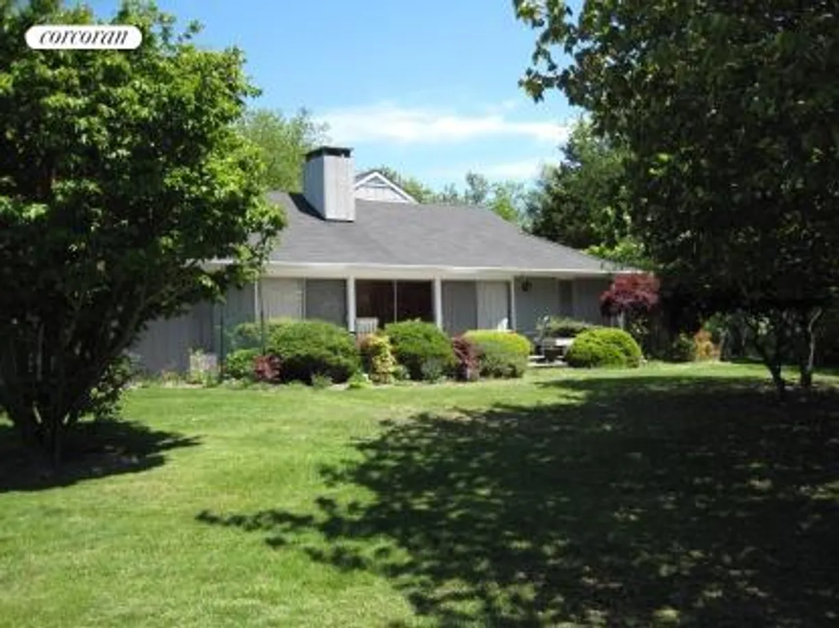 The Hamptons Real Estate | View 103 South Midway Road | landscaped yard