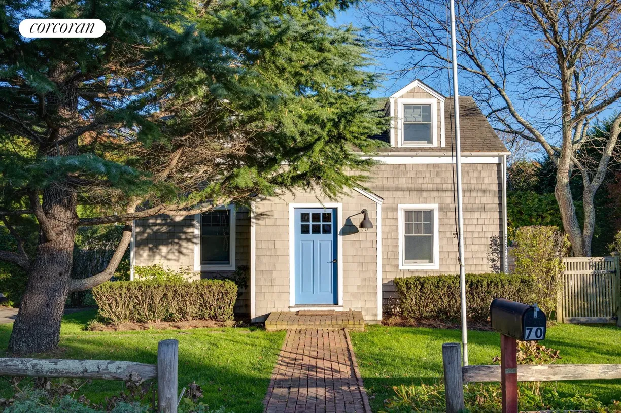 The Hamptons Real Estate | View 70 Miller Lane East | 4 Beds, 2 Baths