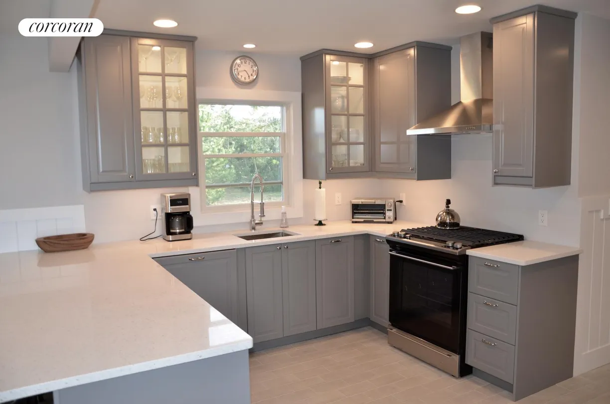 The Hamptons Real Estate | View 1485 Meadow Lane | room 1