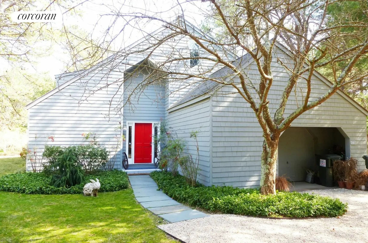 The Hamptons Real Estate | View 61 Huckleberry Lane | 4 Beds, 3 Baths