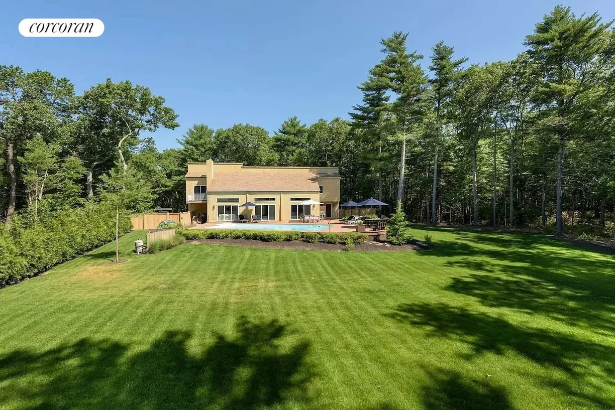 The Hamptons Real Estate | View 21 Crooked Highway | 4 Beds, 3 Baths