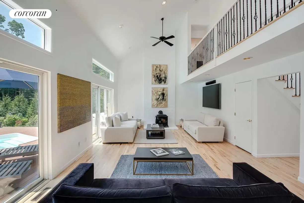 The Hamptons Real Estate | View 21 Crooked Highway | room 1