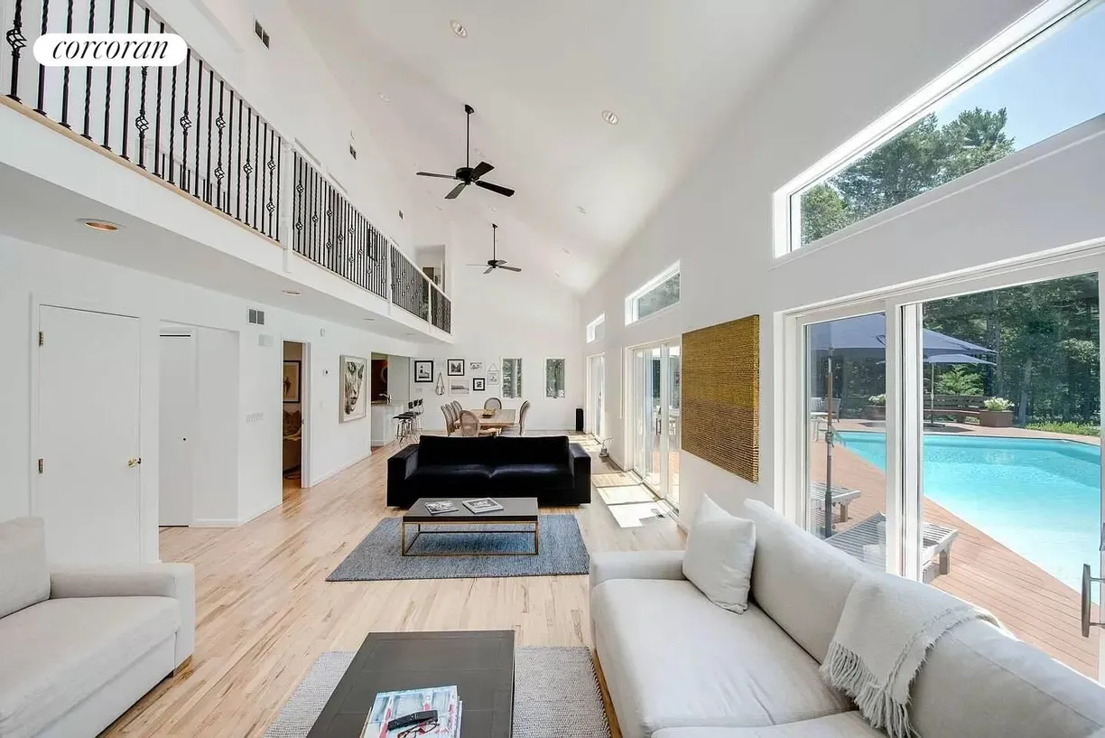 The Hamptons Real Estate | View 21 Crooked Highway | room 2