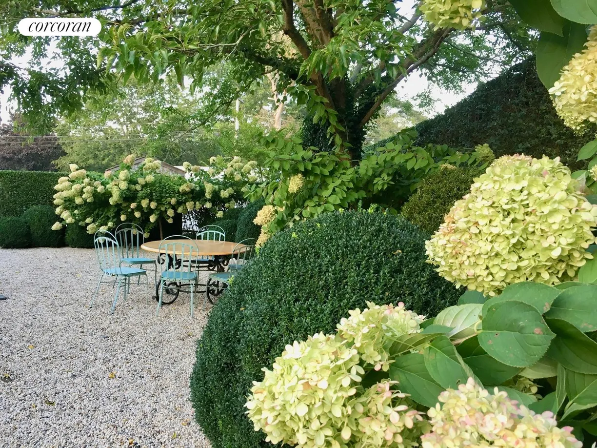 The Hamptons Real Estate | View 100 Newlight Lane | room 2