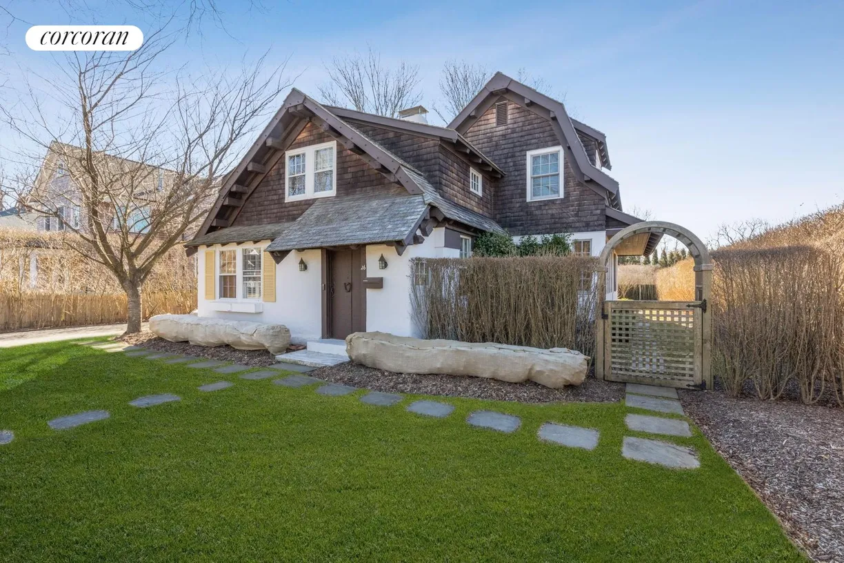 The Hamptons Real Estate | View 26 John Street | 4 Beds, 3 Baths