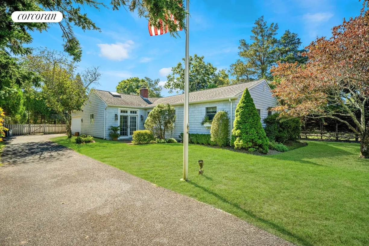 The Hamptons Real Estate | View 4 Barker Lane | 3 Beds, 2 Baths