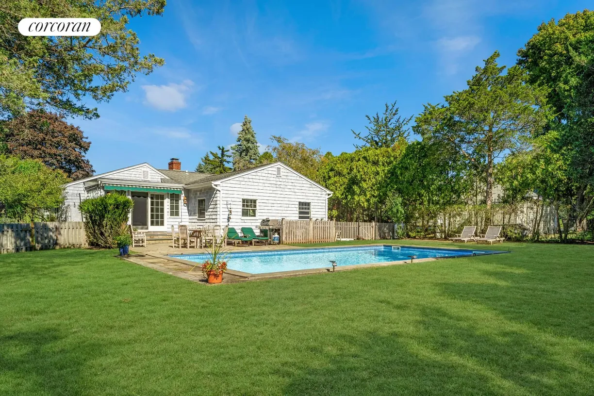 The Hamptons Real Estate | View 4 Barker Lane | room 1
