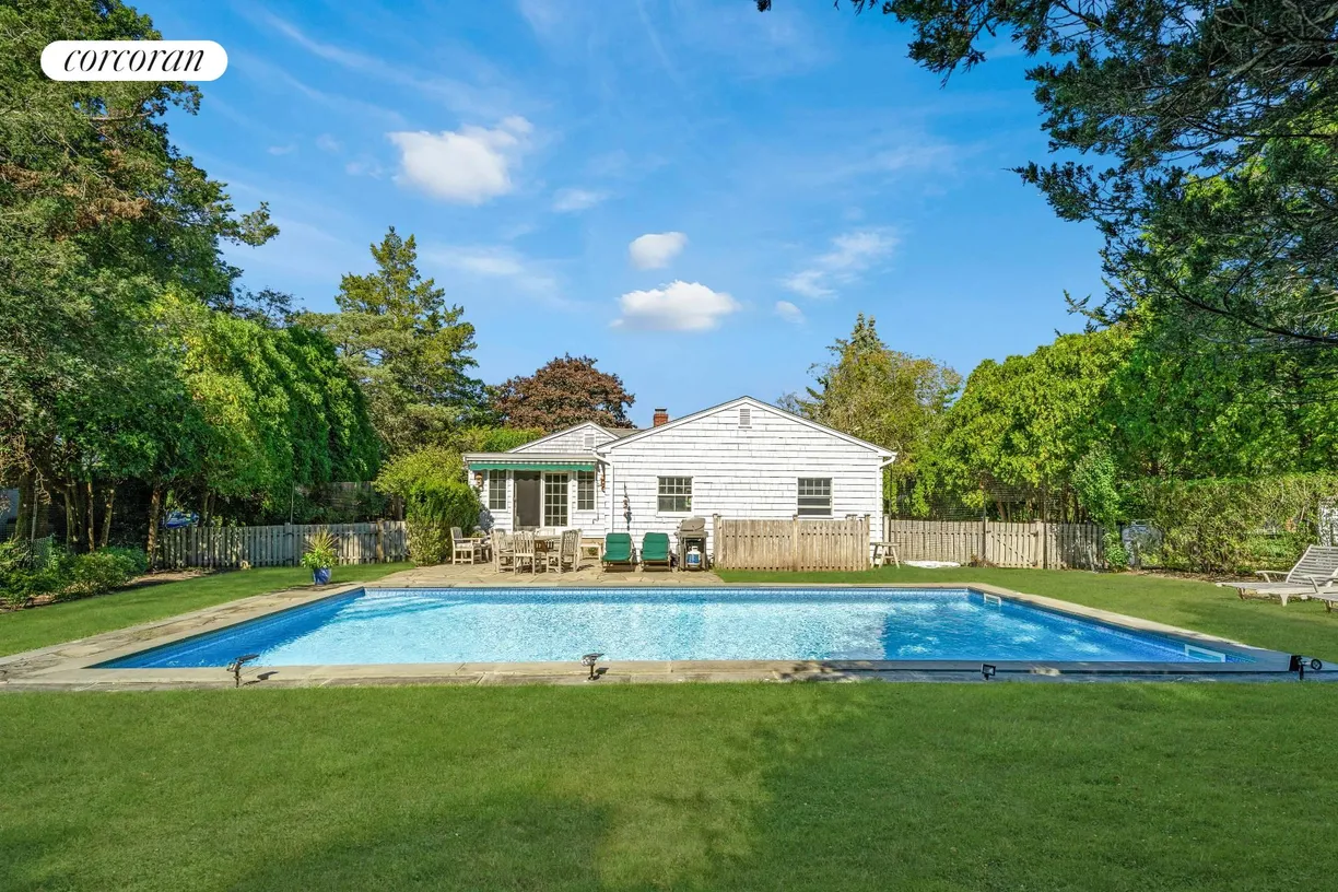 The Hamptons Real Estate | View 4 Barker Lane | room 2