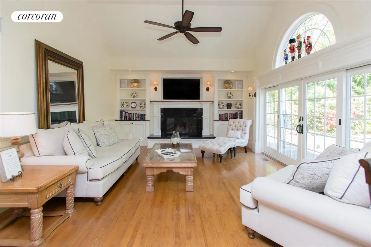 The Hamptons Real Estate | View 320 Millstone Brook Road | SPACIOUS AND AIRY GREAT ROOM